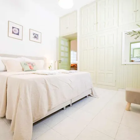 Hlia's House Near The Sea Vilă